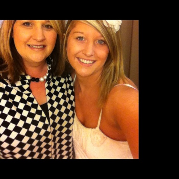 Meet your Posher, Tessa - Picture 1 of 1